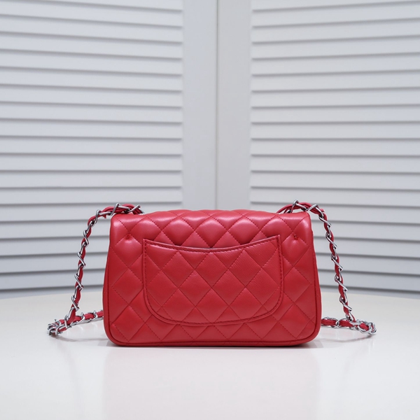 シャネルバッグ側面デザイン